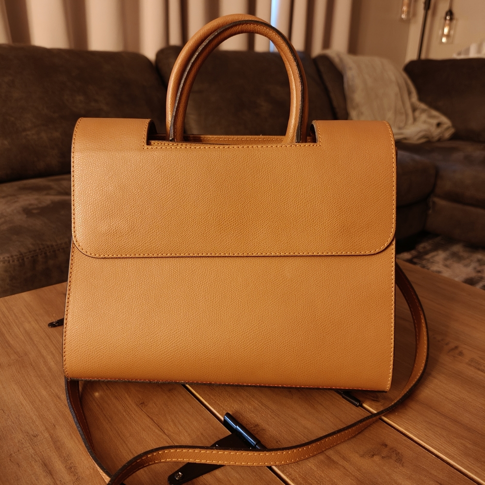 Elegant Tan Leather Handbag